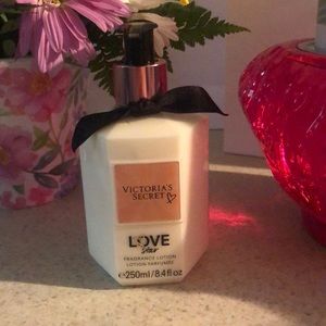NWT VICTORIA'S SECRET LOVE STAR LOTION. Limited edition item.
